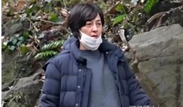 姨太扒娱乐吃瓜吃到自己,从吃瓜到自扒，一场娱乐圈的狂欢盛宴